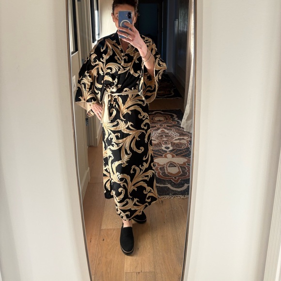Natori Classics Belted Black & Gold Baroque Print Kimono Maxi Robe / Dress - Picture 2 of 10